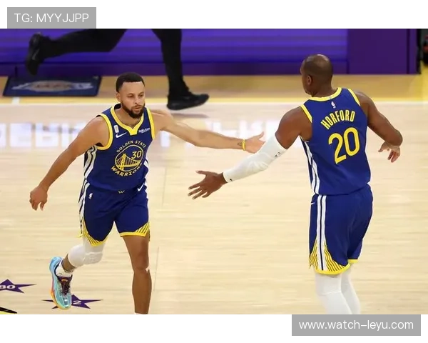 NBA焦点战再掀高潮豪强对决引爆全场热议东西部格局生变冲冠路上风云